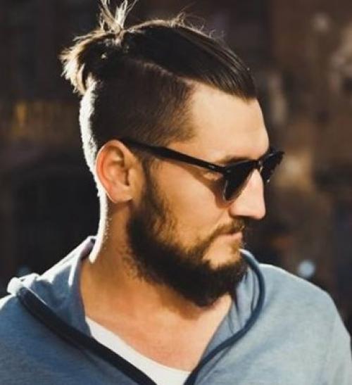 Мужская стрижка с выбриванием висков и хвостом. Прическа Top Knot