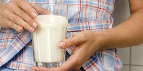 Маска из кефира для обесцвеченных волос. Кефирная маска для осветления волос или как сделать волосы на тон светлее?