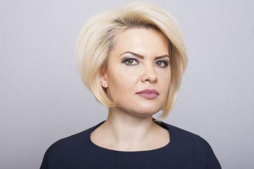 Челка молодит или старит женщину. Какой тип челки хорошо молодит лицо 34 Челка молодит или старит женщину. Какой тип челки хорошо молодит лицо 34