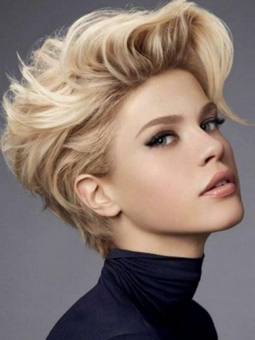 Челка на треугольное лицо. Женские короткие стрижки, подходящие для треугольного лица: фото и рекомендации