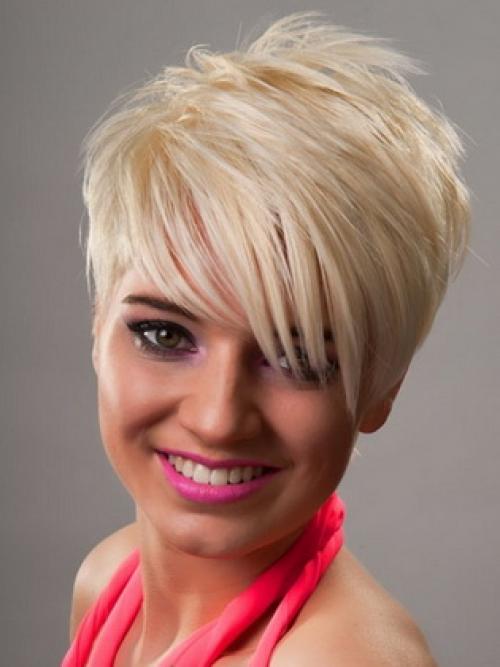 Челка на треугольное лицо. Женские короткие стрижки, подходящие для треугольного лица: фото и рекомендации