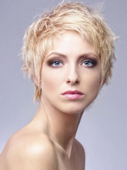 Челка на треугольное лицо. Женские короткие стрижки, подходящие для треугольного лица: фото и рекомендации