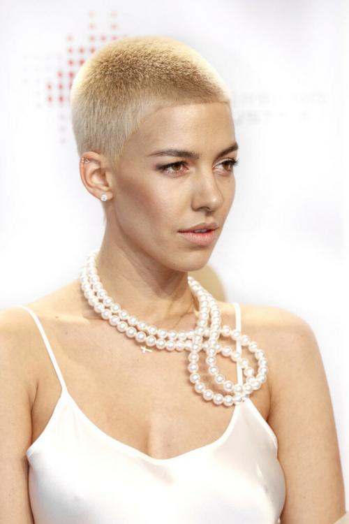 Стрижка ежик женская. Стрижка ёжик для супер-стильных и смелых женщин: оно того стоит!