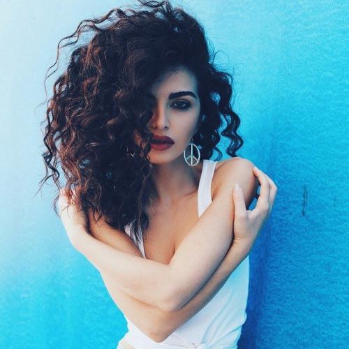 Как сделать кудри без плойки на ночь. Как сделать очень красивые локоны без плойки и бигуди