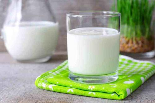 Маска для волос из кефира для жирных волос. Рецепты масок для роста и укрепления волос с кефиром в домашних условиях