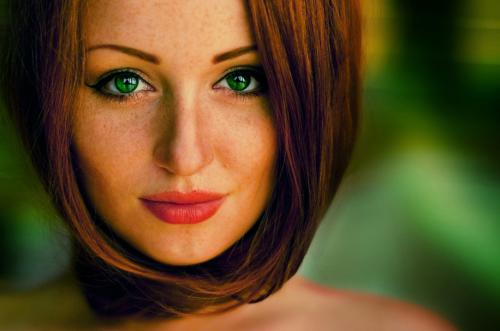 Подбор цвета волос по цвету кожи и глаз. Какой цвет волос подчеркнет красоту зеленых глаз?
