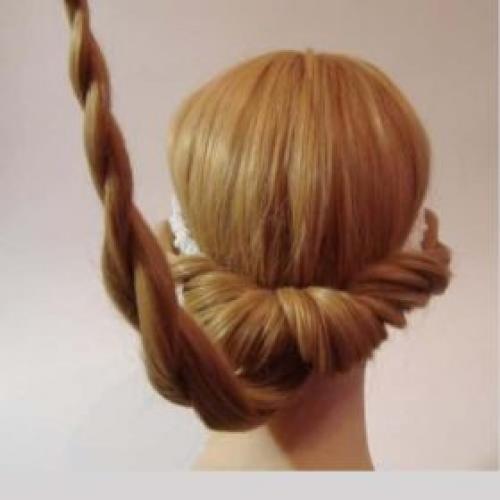 Греческая прическа с распущенными волосами. Кому идут причёски в греческом стиле?