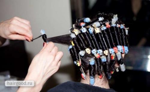 Горизонтальная хим завивка. Вертикальная завивка волос (спиральная) на короткую, длинную и среднюю длинну: как сделать в домашних условиях, технология процедуры в салоне, стоимость, отзывы, фото до и после 14 Горизонтальная хим завивка. Вертикальная завивка волос (спиральная) на короткую, длинную и среднюю длинну: как сделать в домашних условиях, технология процедуры в салоне, стоимость, отзывы, фото до и после 14