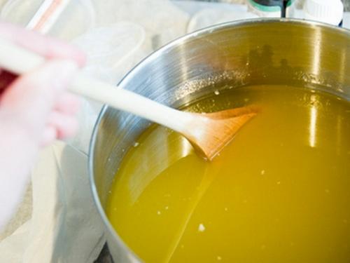 Как сварить шампунь в домашних условиях. Как своими руками сделать основу из трав для шампуня