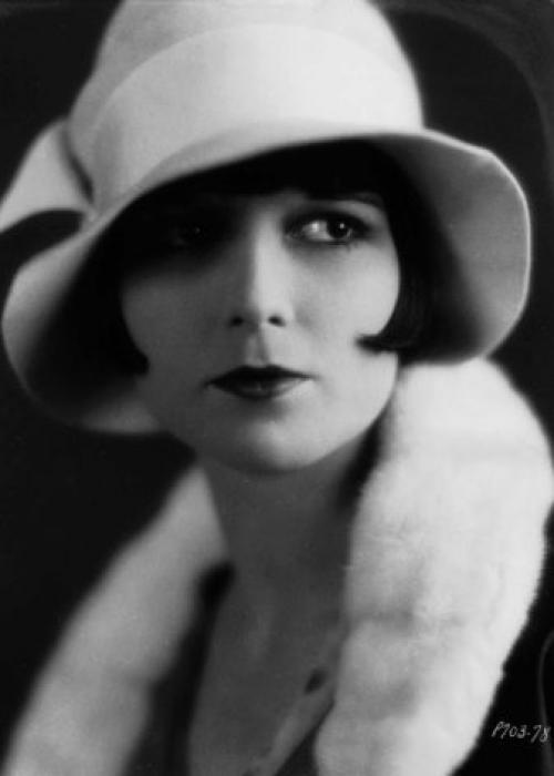 Каре с челкой на короткие волосы. История каре 04