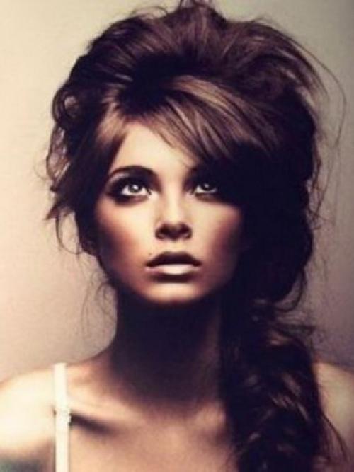 Как уложить пышные волосы. Как сделать прическу на пышные вьющиеся волосы