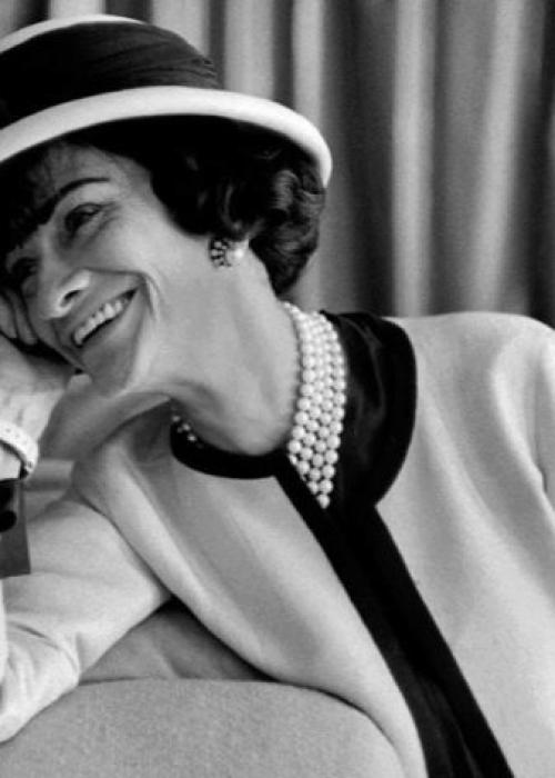 Каре с челкой на короткие волосы. История каре 03