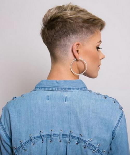 Волосы на бок у мужчин. 4 варианта мужских стрижек с зачесом набок 33