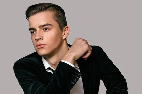 Волосы на бок у мужчин. 4 варианта мужских стрижек с зачесом набок 05