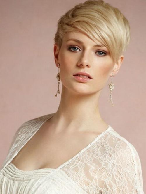 Стрижки для треугольного лица 2019. Примеры стрижек на тонкие волосы для треугольного лица с высоким лбом