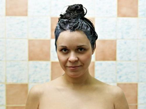 Покрасить красиво волосы дома. Как дома покрасить волосы самой себе: фото пошагово