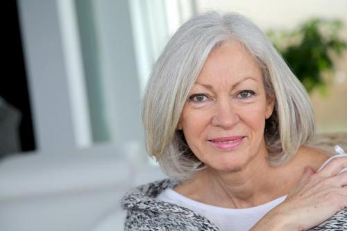 Боб-каре на короткие волосы. Стрижка боб на короткие волосы для женщин 40 и 50 лет