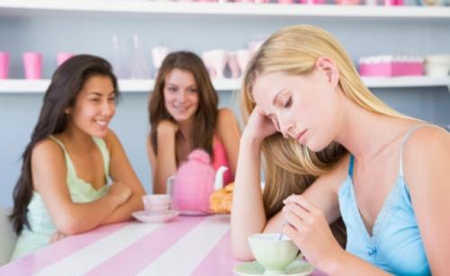 Почему выпадают волосы у подростков. Почему выпадают волосы на голове у подростков: как с этим бороться?