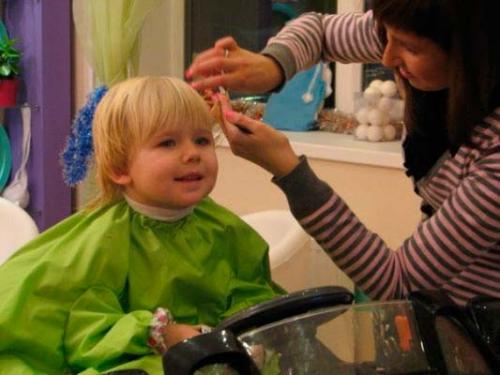 Стрижка для ребенка мальчика. Первая стрижка для мальчика: праздник, а не повод для испуга!