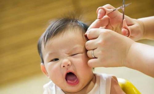 Стрижка для ребенка мальчика. Первая стрижка для мальчика: праздник, а не повод для испуга!