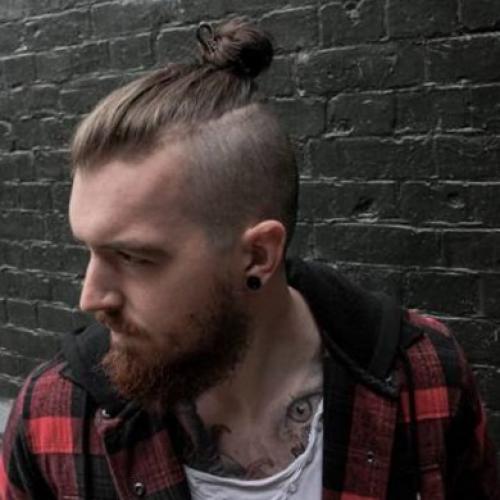 Мужская стрижка с выбриванием висков и хвостом. Прическа Top Knot