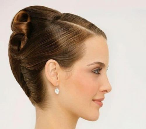 Какую прическу сделать под длинное вечернее платье. Прическа под платье в пол – стильная на средние волосы