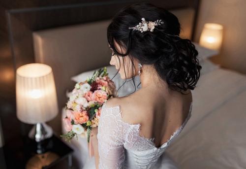 Греческая прическа с распущенными волосами. Божественный выбор: учимся делать свадебные прически в греческом стиле