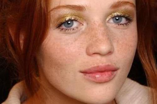 Какой цвет волос скрывает морщины. Какой цвет волос молодит и освежает ? Ваши персональные рекомендации