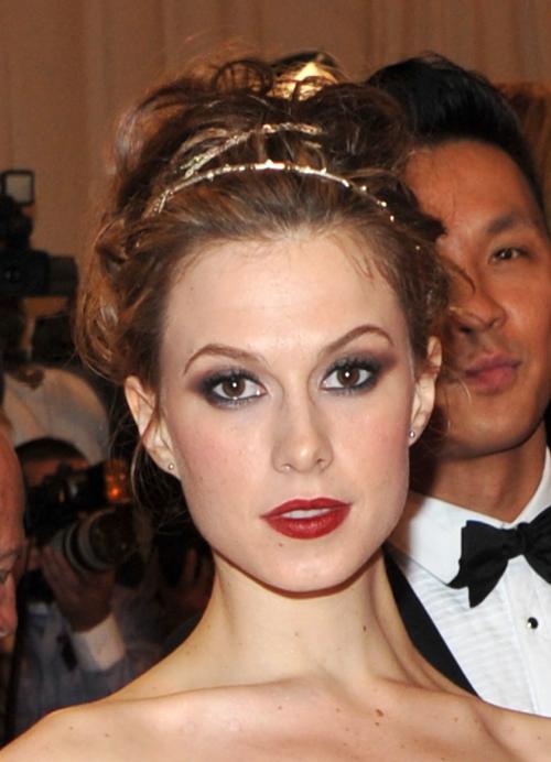 Греческая прическа в домашних условиях. Греческие прически с повязкой