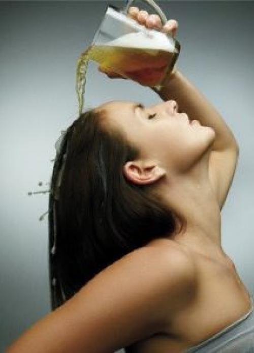 Маска из пива для лица. Самое простое- ополаскивание волос