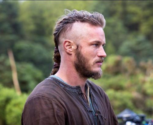 Гребешок прическа мужская. Мужская прическа могавк