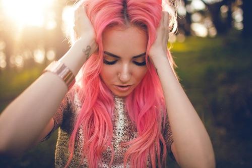 Почему выпадают волосы у подростков. Почему выпадают волосы у подростка-девочки – основные причины и способы лечения