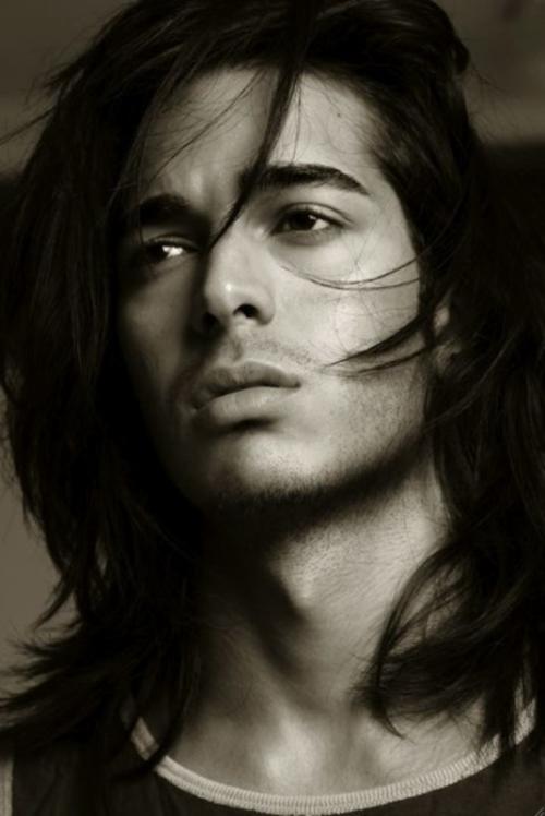 Кому идут длинные волосы мужчине. Что нового в стильных мужских образах