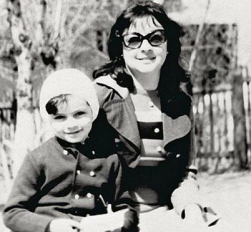 Сколько лет киркорову и пугачевой. 1980-е. Начало карьеры 07