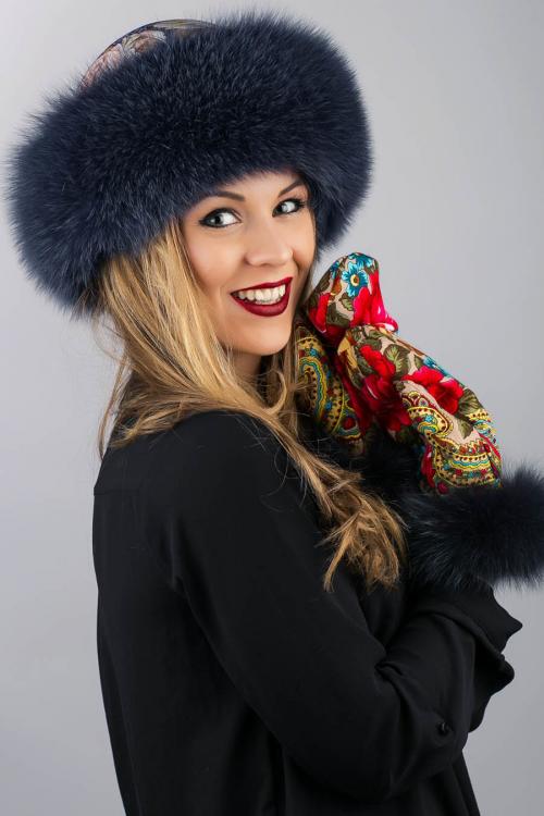 Какие сейчас в моде береты. Французский шик: как и с чем носить модный берет этой осенью? 23