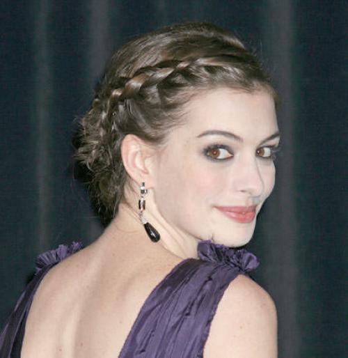 Техника выполнения короткой женской стрижки. Схема суперкороткой прически на кудрявых волосах 15