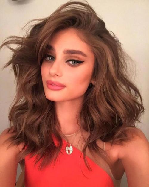 Как уложить волосы объемно. Объёмная укладка на средние волосы