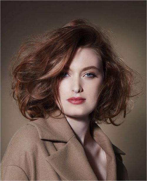 Как уложить волосы объемно. Объёмная укладка на средние волосы