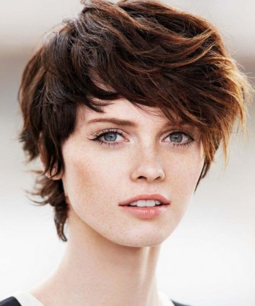 Женская короткая стрижка технология выполнения. Типы моделирования горизонтальных и вертикальных стрижек 16