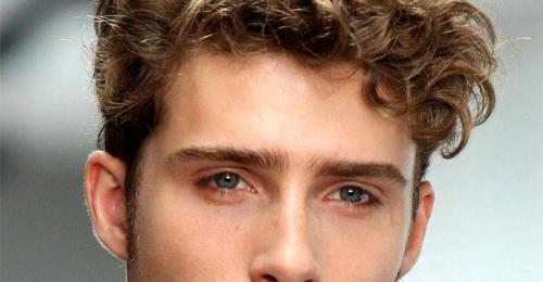 Вьющиеся волосы у мужчин. Мужские стрижки для вьющихся коротких волос, фото