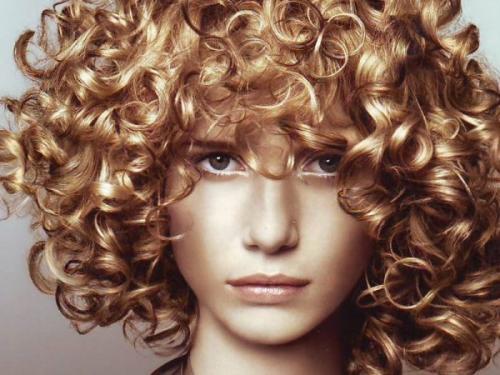 Как сделать волосы кудрявыми. Многоликая химия