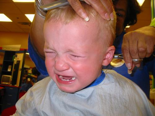 Как подстричь ребенка машинкой если он боится. Как подстричь ребенка без истерик