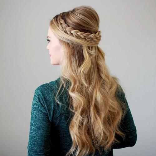 Укладка на кудрявые волосы. Прически для длинных кудрявых волос – тенденции 2019 года 20 Укладка на кудрявые волосы. Прически для длинных кудрявых волос – тенденции 2019 года 20