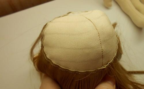 Как сделать волосы кукле из ниток для вязания. Мастер-класс: три способа пришить волосы кукле Тильде!