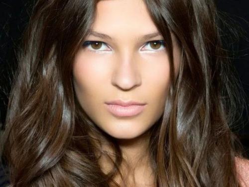 Карамельный цвет волос эстель. Карамельный цвет волос: фото, кому идет карамель, модные оттенки (светлый, темный, блондин, с мелированием и тп), палитра красок (лореаль, гарньер, syoss, эстель)