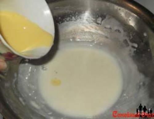 Как сделать гуще заварной крем. Классический рецепт заварного крема для торта — 6 лучших рецептов.