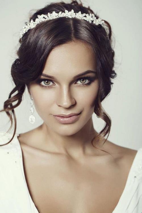 Греческая прическа на короткие волосы без повязки. Кому подходит такой вид причёски