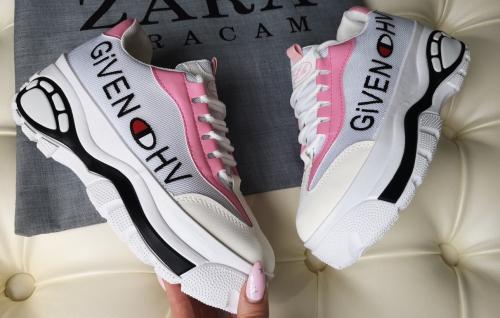 С чем носить сникерсы 2020. Самые модные кроссовки в 2020 – фото-обзор новинок