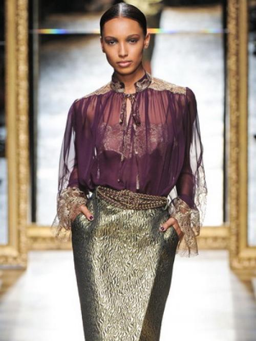 С чем носить прозрачную черную блузку. С чем носить блузку из прозрачной ткани 05