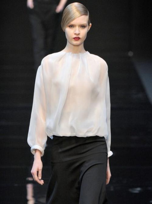 С чем носить прозрачную черную блузку. С чем носить блузку из прозрачной ткани 06